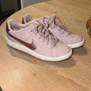 Nike Women's Sneakers in Pink